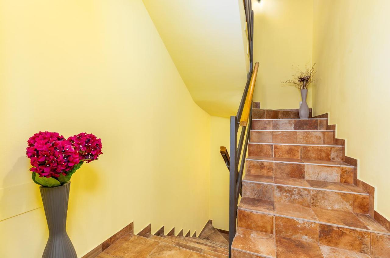Apartmani Monte Pula Buitenkant foto
