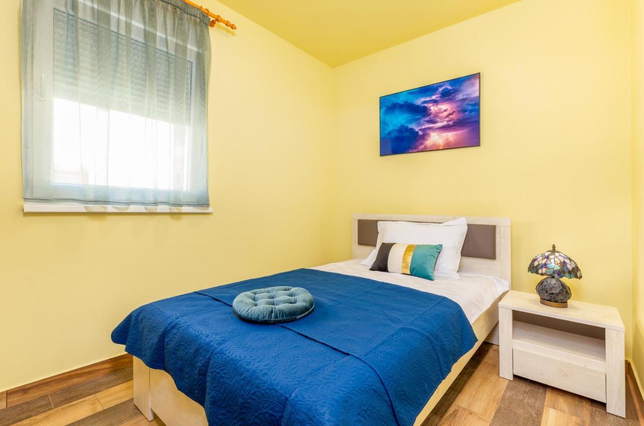 Apartmani Monte Pula Buitenkant foto