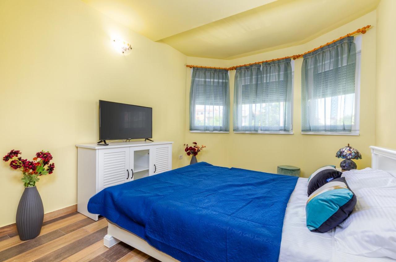 Apartmani Monte Pula Buitenkant foto