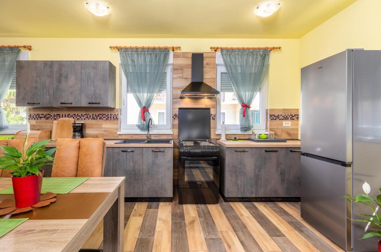 Apartmani Monte Pula Buitenkant foto