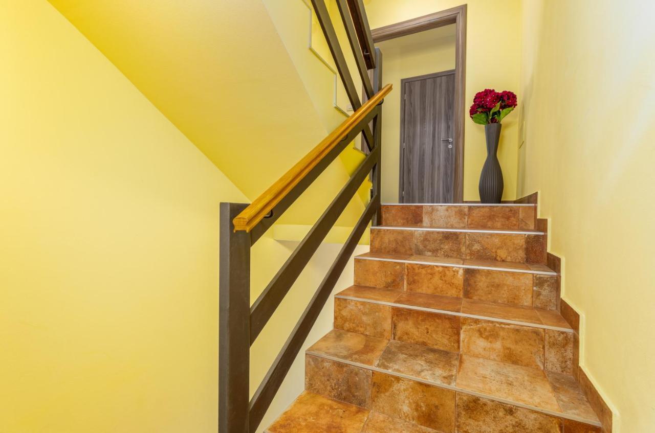 Apartmani Monte Pula Buitenkant foto