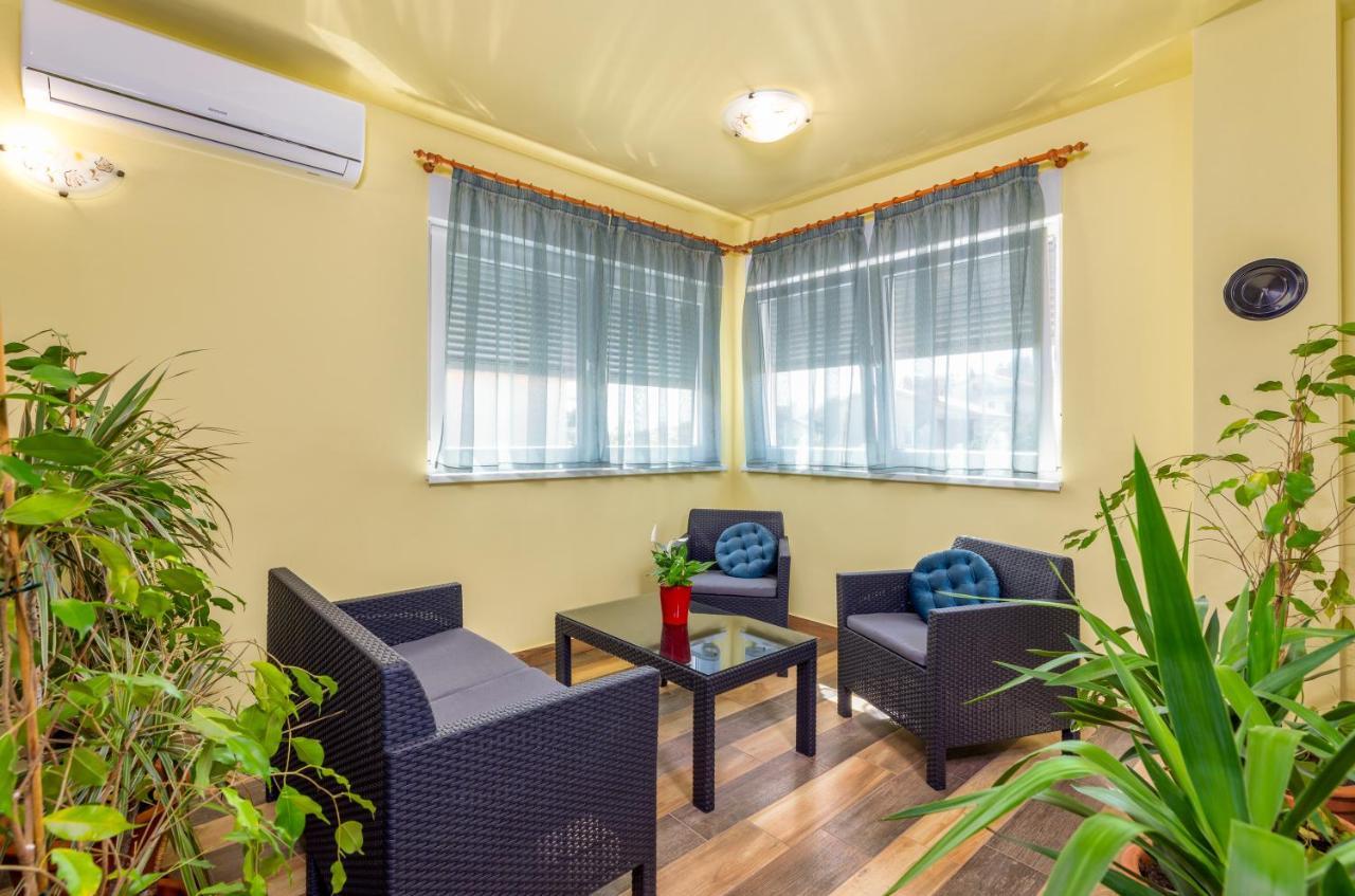 Apartmani Monte Pula Buitenkant foto