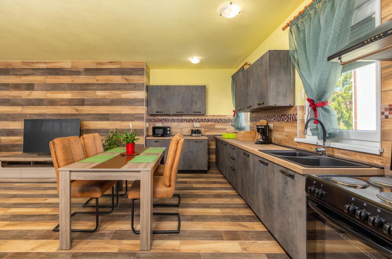 Apartmani Monte Pula Buitenkant foto