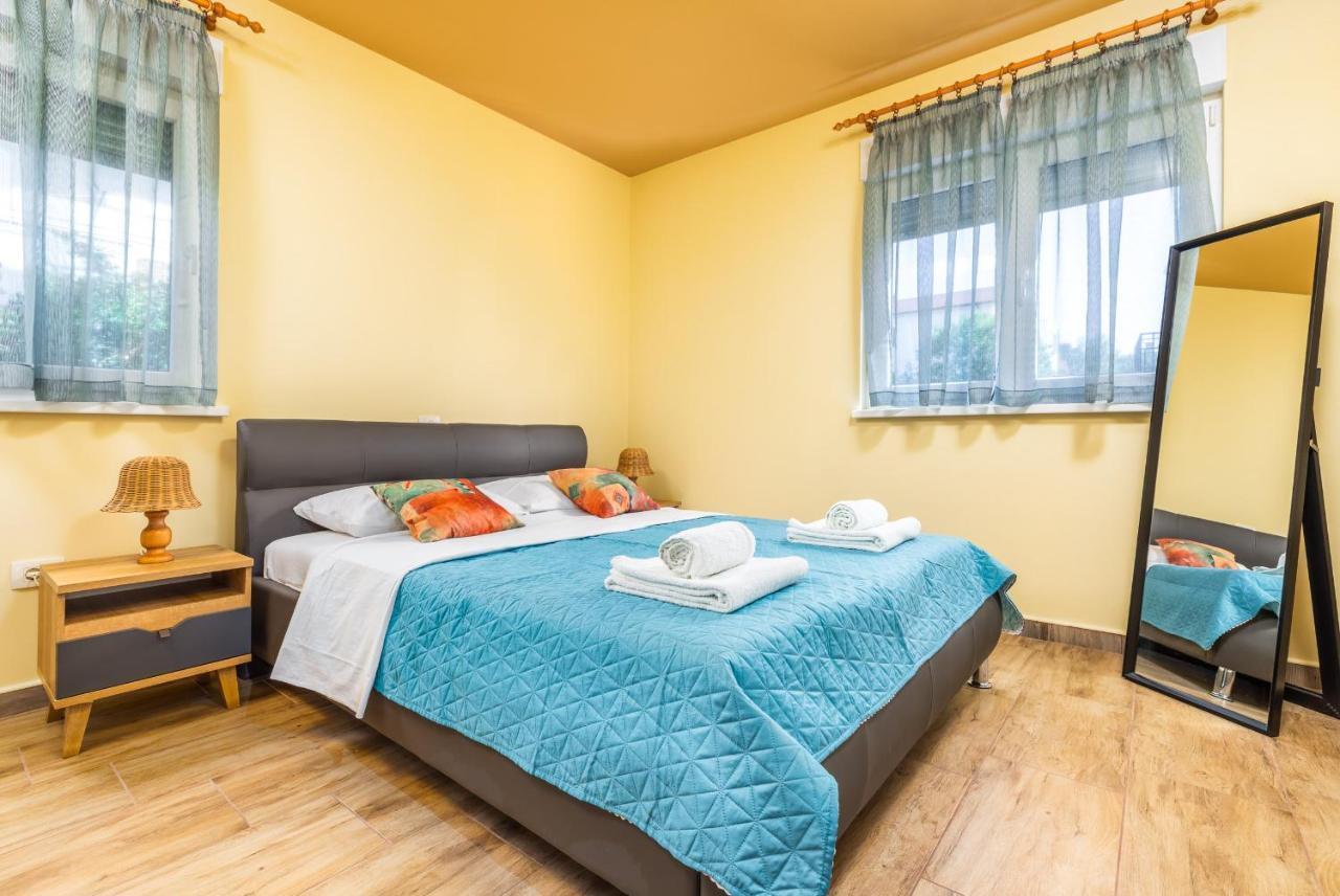 Apartmani Monte Pula Buitenkant foto