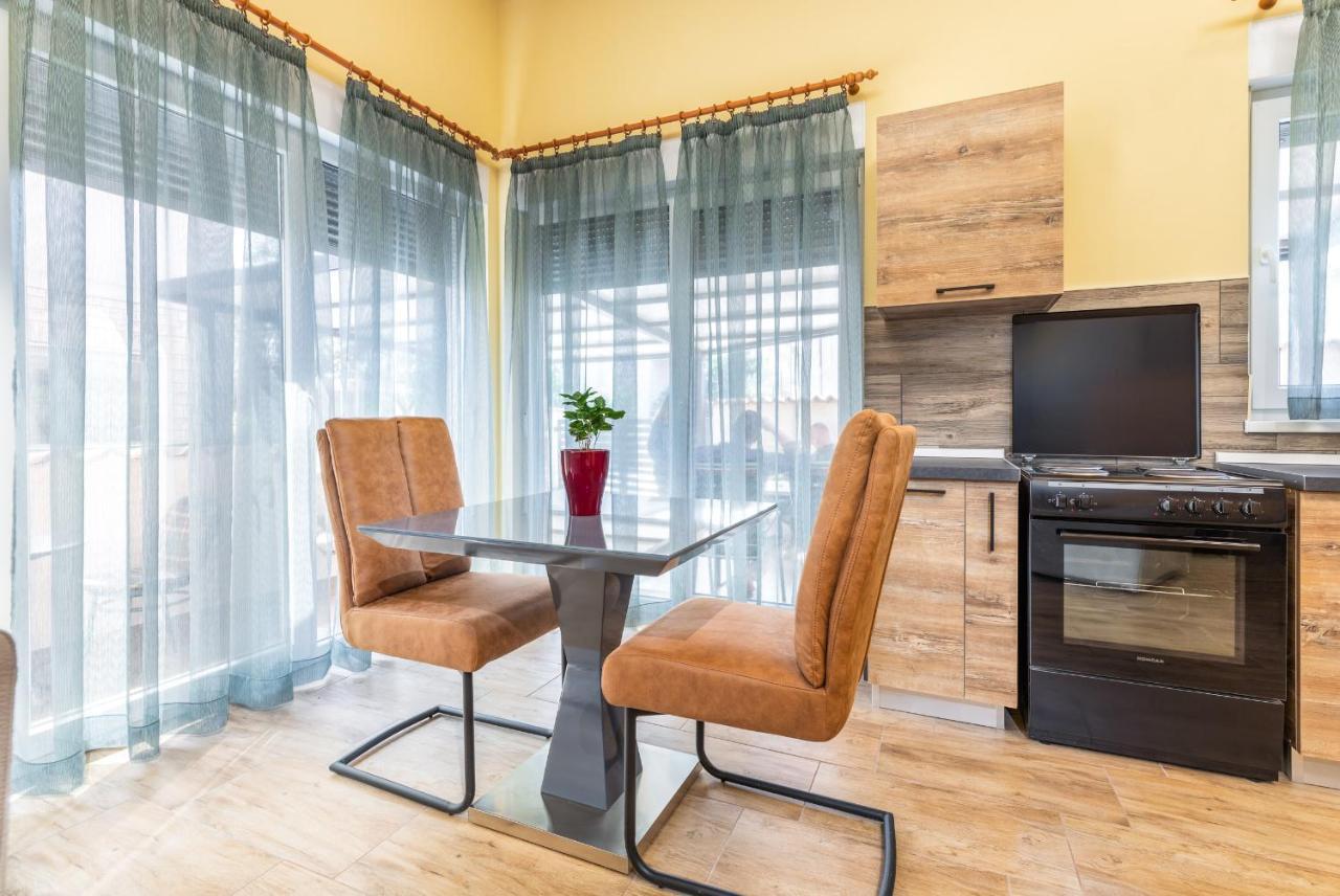 Apartmani Monte Pula Buitenkant foto