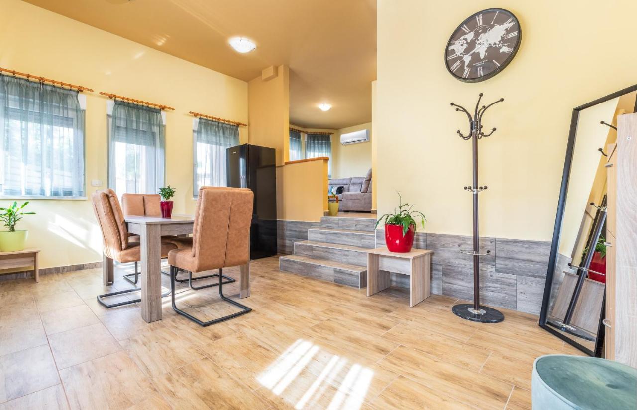 Apartmani Monte Pula Buitenkant foto