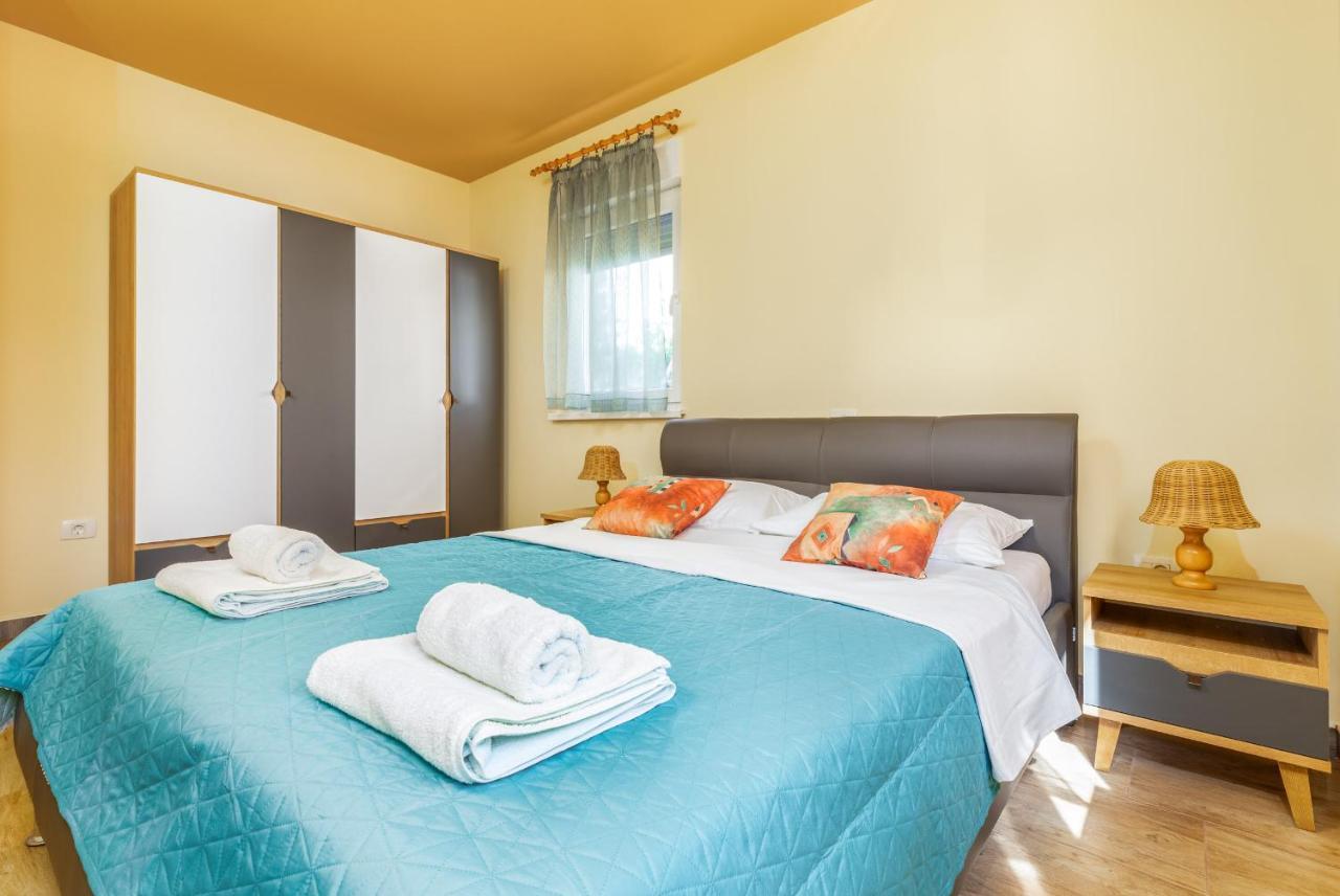 Apartmani Monte Pula Buitenkant foto